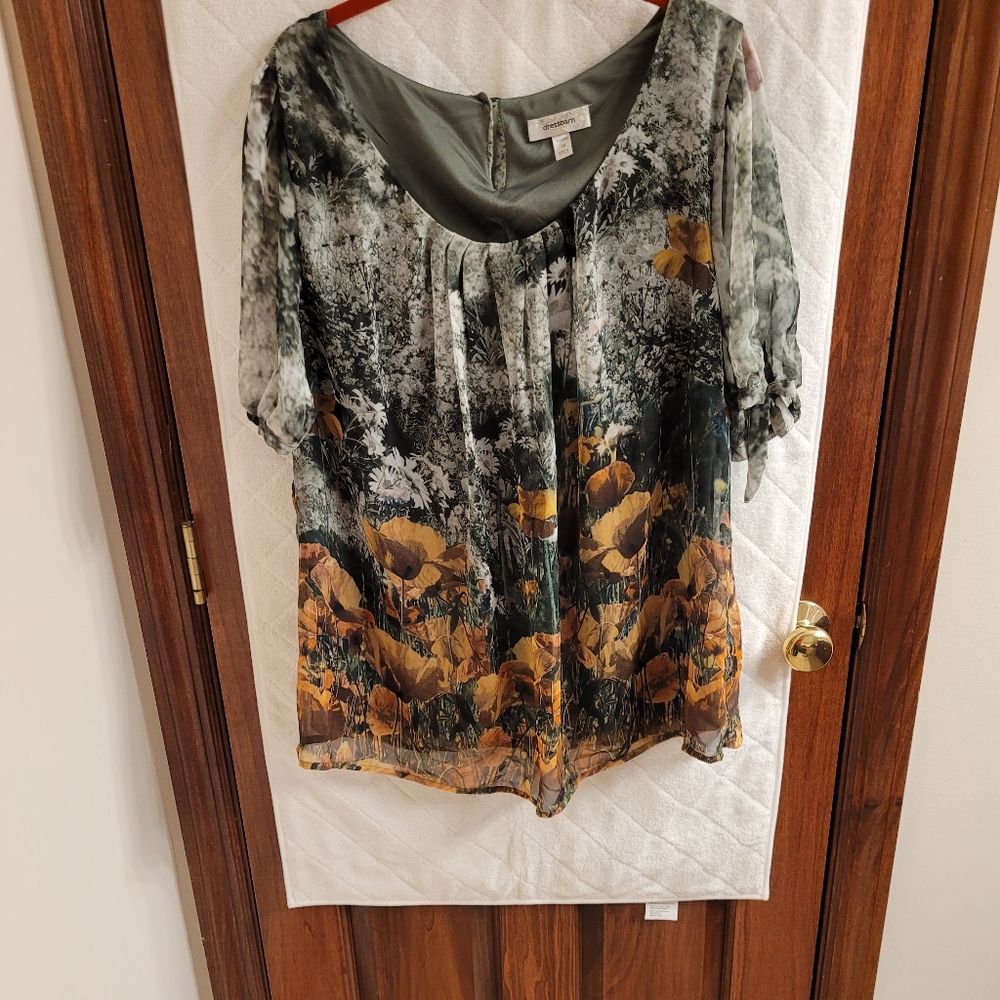 Dressbarn 2x lined green/gold blouse- short sleeve with ties on sleeves